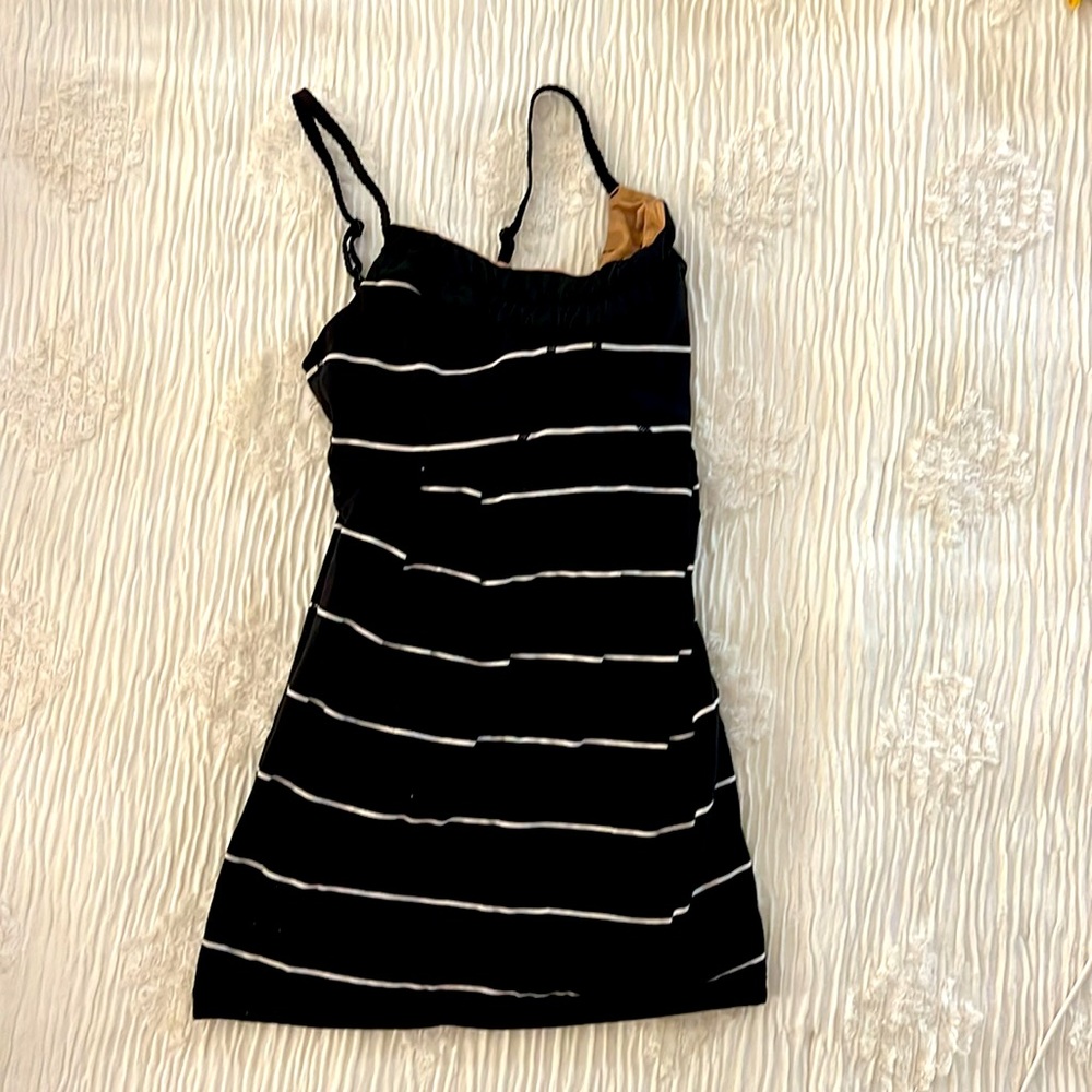 Lululemon top size 4 - Picture 3 of 3